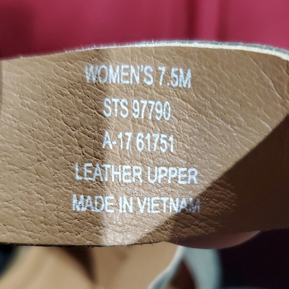 Sperry Green Heels with Criss-Cross Straps - Picture 3 of 8